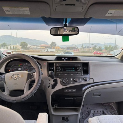 2011 TOYOTA SIENNA FOR SALE IN ABUJA