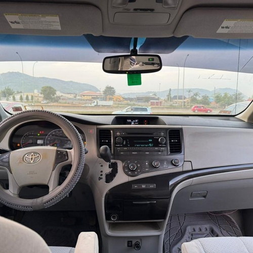 2011 TOYOTA SIENNA FOR SALE IN ABUJA