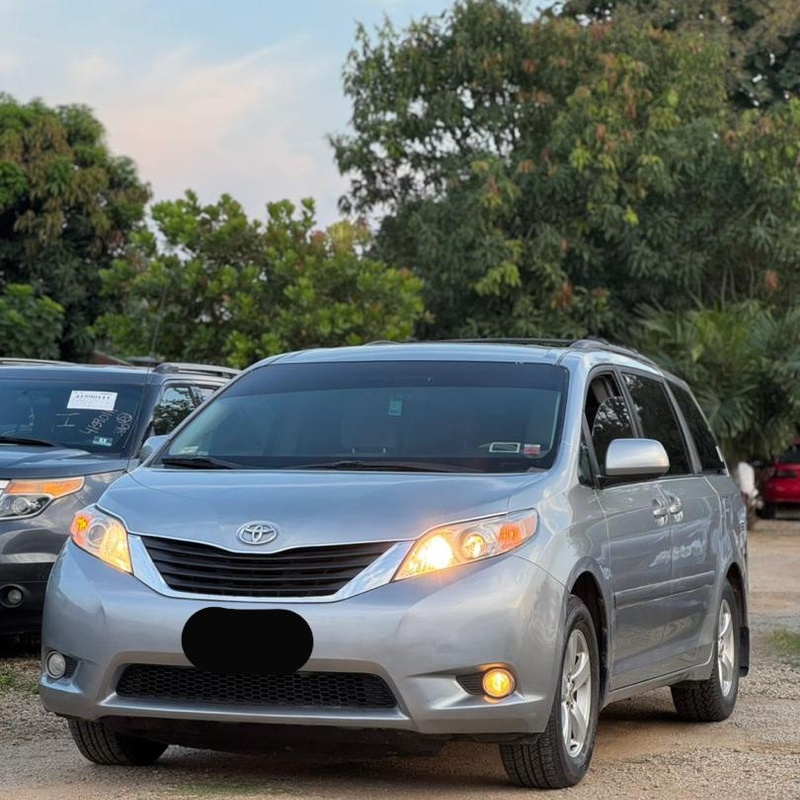 2011 TOYOTA SIENNA FOR SALE IN ABUJA image