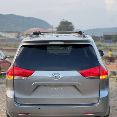 2011 TOYOTA SIENNA FOR SALE IN ABUJA