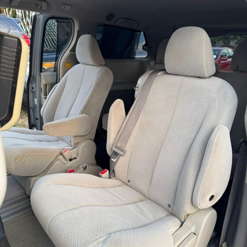 2011 TOYOTA SIENNA FOR SALE IN ABUJA