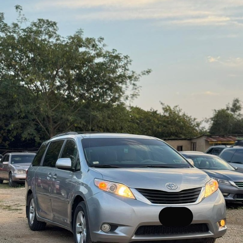2011 TOYOTA SIENNA FOR SALE IN ABUJA image