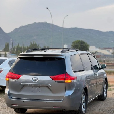 2011 TOYOTA SIENNA FOR SALE IN ABUJA