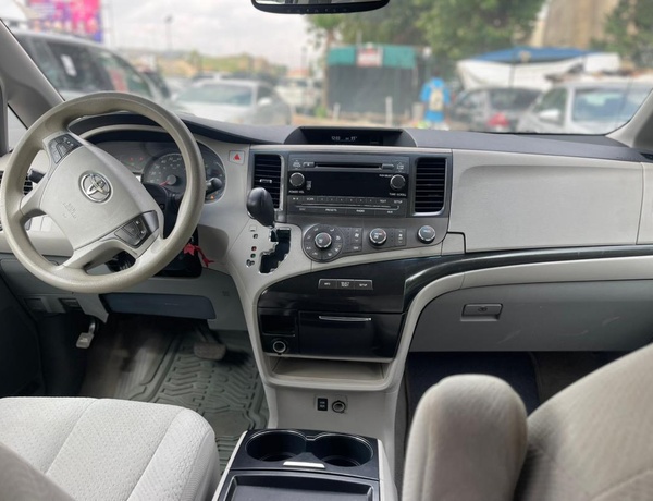2011 TOYOTA SIENNA LE FOR SALE