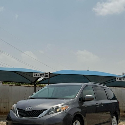 2011 TOYOTA SIENNA SE FOR SALE