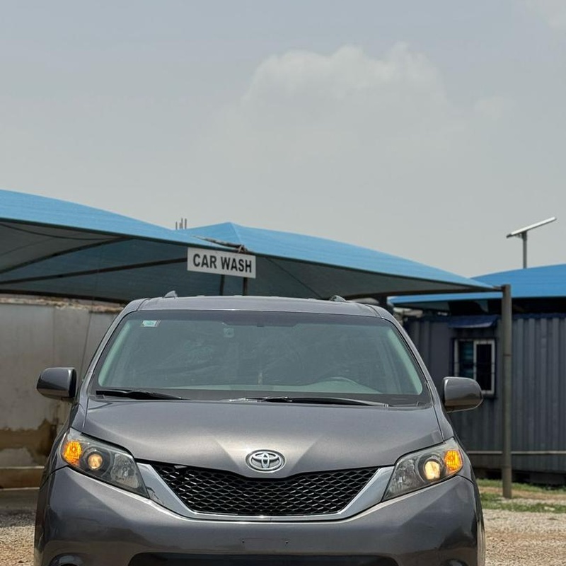 2011 TOYOTA SIENNA SE FOR SALE image