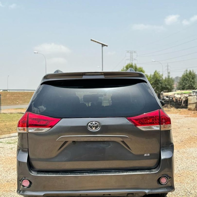 2011 TOYOTA SIENNA SE FOR SALE image