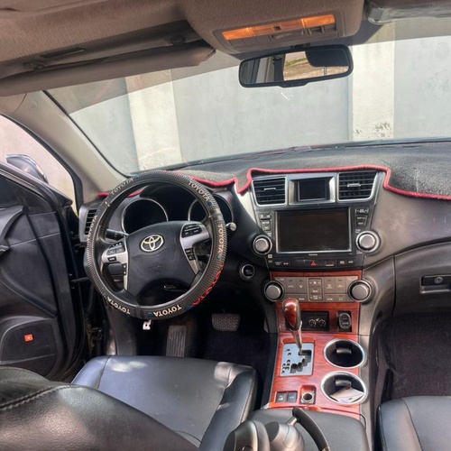 2012 KEYLESS TOYOTA HIGHLANDER FOR SALE IN ABUJA