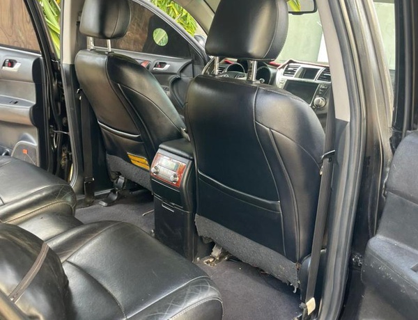 2012 KEYLESS TOYOTA HIGHLANDER FOR SALE IN ABUJA