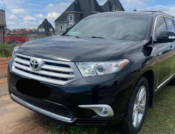 2012 KEYLESS TOYOTA HIGHLANDER FOR SALE IN ABUJA