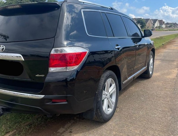 2012 KEYLESS TOYOTA HIGHLANDER FOR SALE IN ABUJA