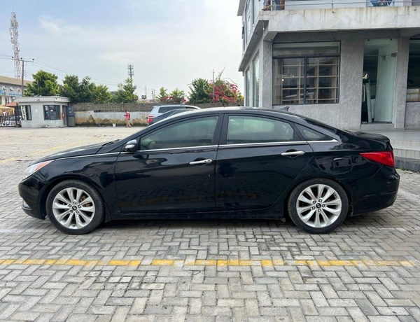 2013 KEYLESS HYUNDAI SONATA LIMITED FOR SALE IN ABUJA