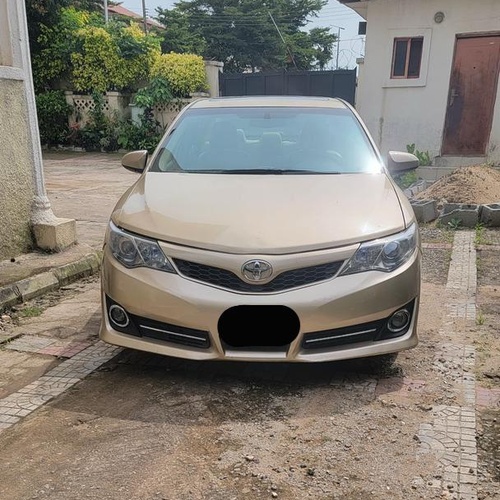 2013 KEYLESS TOYOTA CAMRY V6 FULL OPTION FOR SALE IN ABUJA