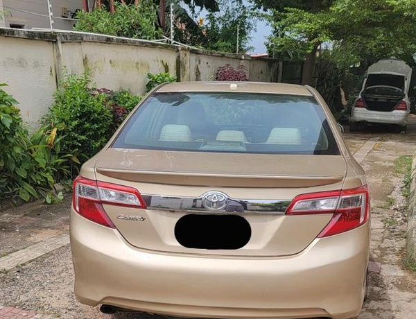 2013 KEYLESS TOYOTA CAMRY V6 FULL OPTION FOR SALE IN ABUJA