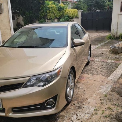 2013 KEYLESS TOYOTA CAMRY V6 FULL OPTION FOR SALE IN ABUJA