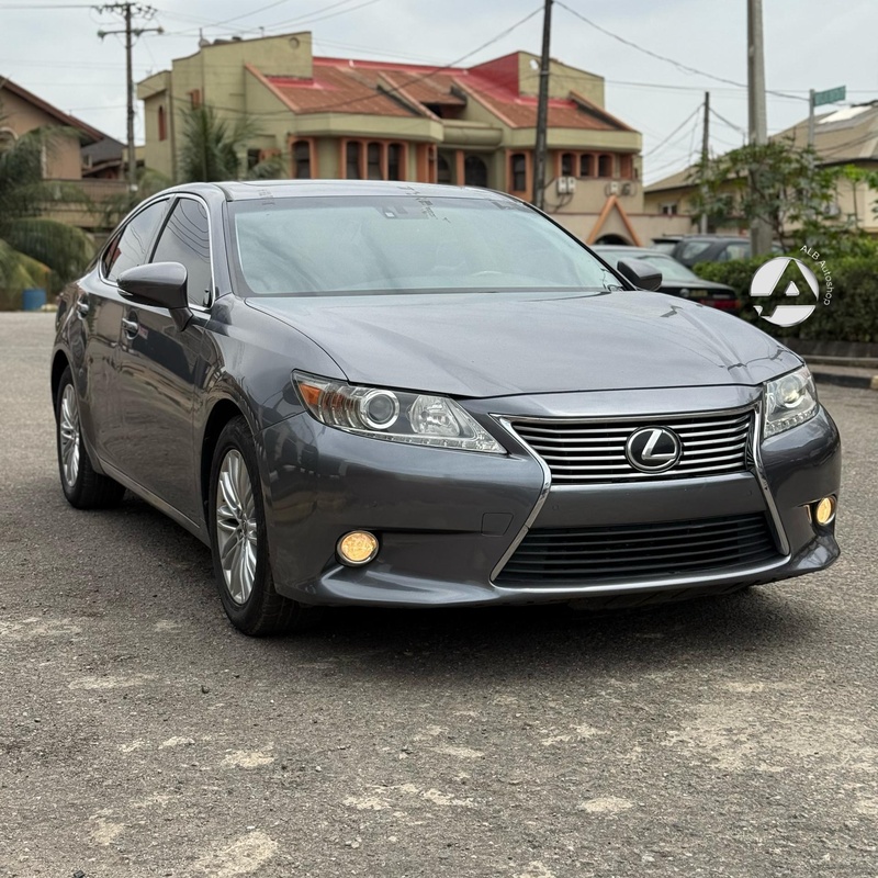 2013 Lexus ES 350 image