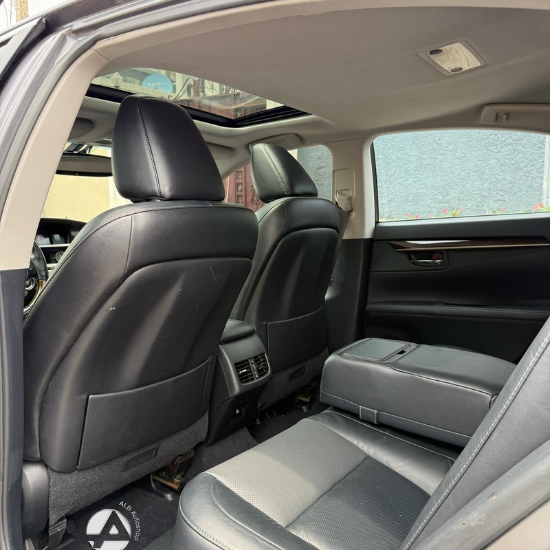 2013 Lexus ES 350 image