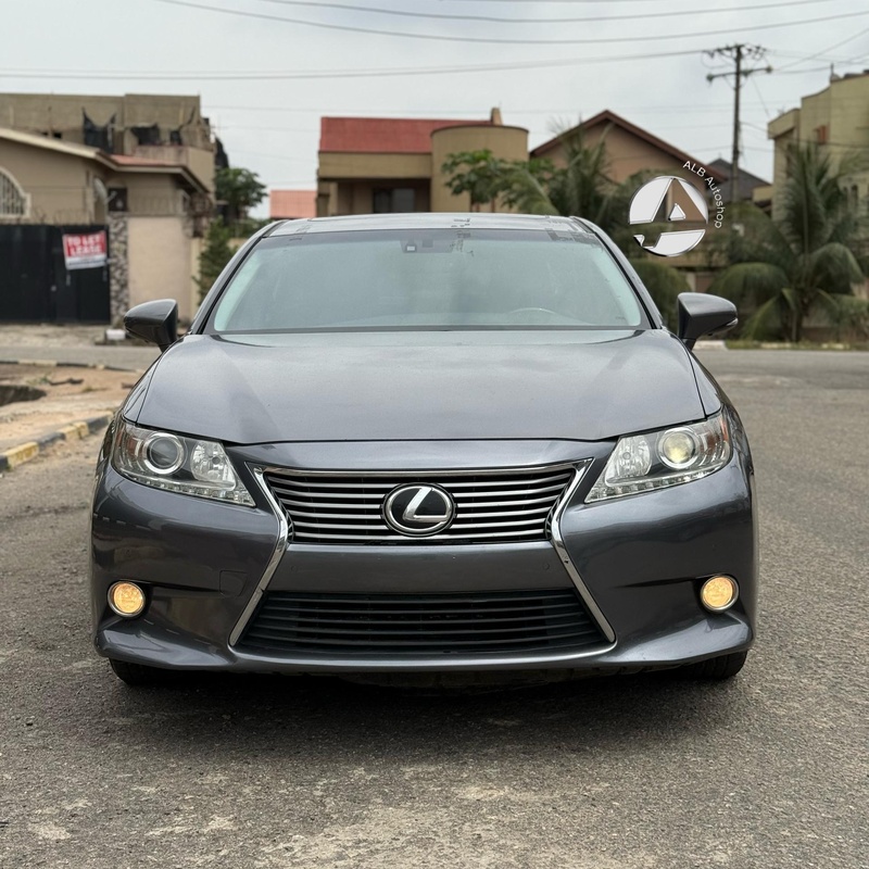 2013 Lexus ES 350 image