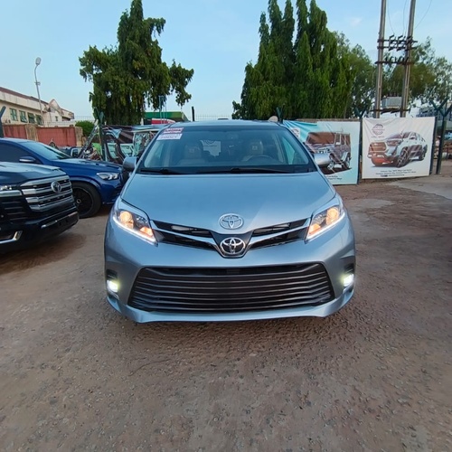 2013 Sienna XLE full option for Sale In Abuja