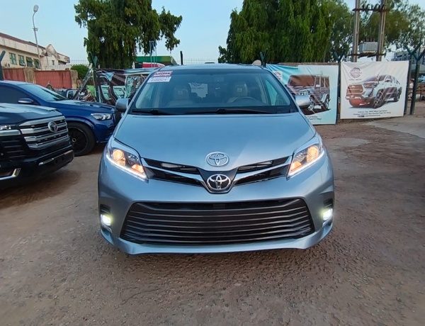 2013 Sienna XLE full option for Sale In Abuja