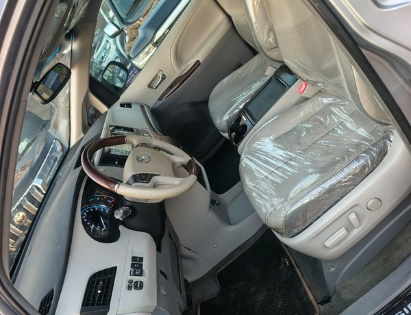 2013 Sienna XLE full option for Sale In Abuja