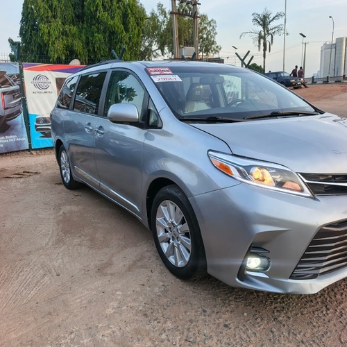 2013 Sienna XLE full option for Sale In Abuja