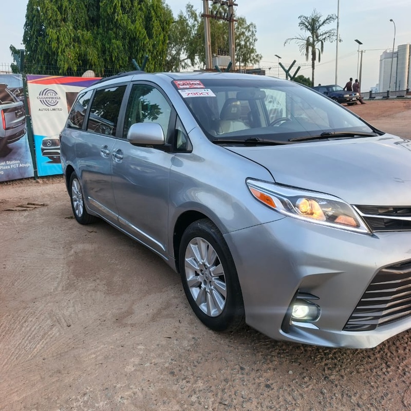 2013 Sienna XLE full option for Sale In Abuja image
