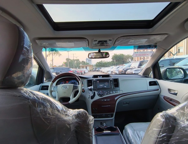2013 Sienna XLE full option for Sale In Abuja