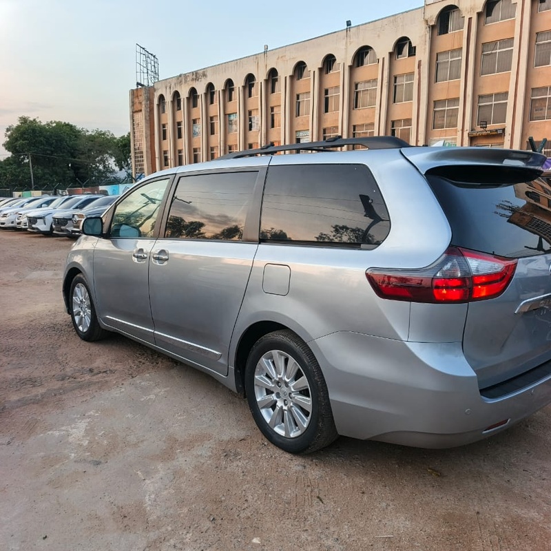 2013 Sienna XLE full option for Sale In Abuja image