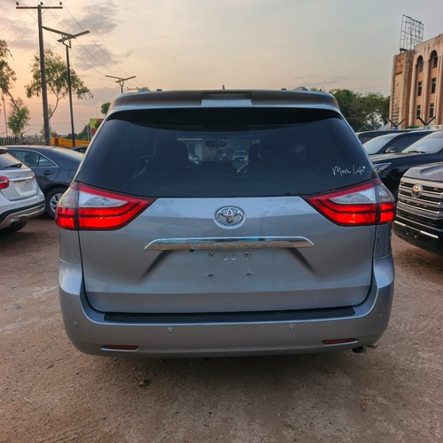 2013 Sienna XLE full option for Sale In Abuja