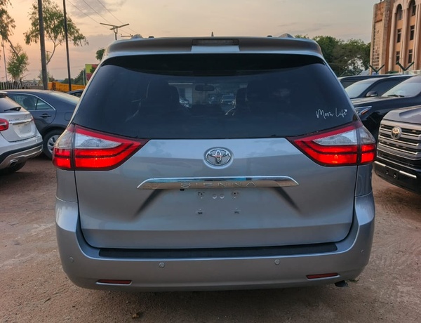 2013 Sienna XLE full option for Sale In Abuja