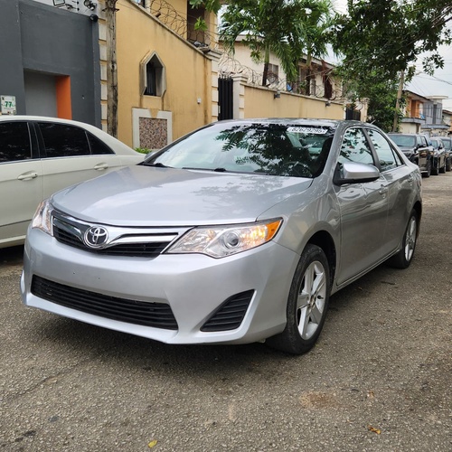 2013 Toyota Camry LE for Sale In Lagos