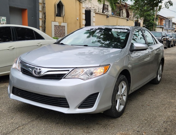 2013 Toyota Camry LE for Sale In Lagos