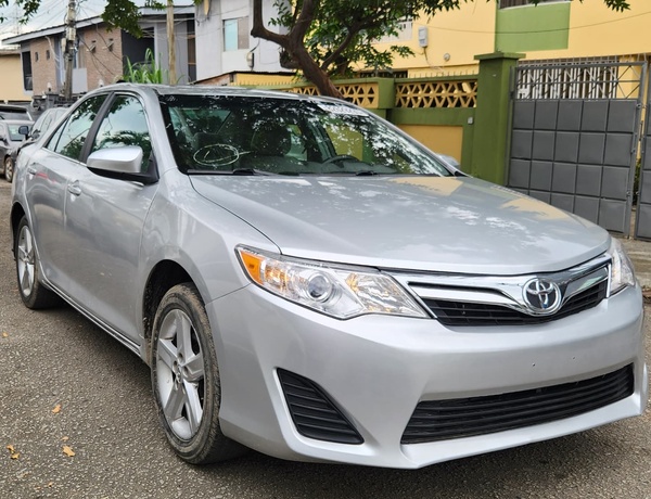 2013 Toyota Camry LE for Sale In Lagos