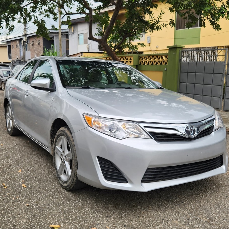 2013 Toyota Camry LE for Sale In Lagos image