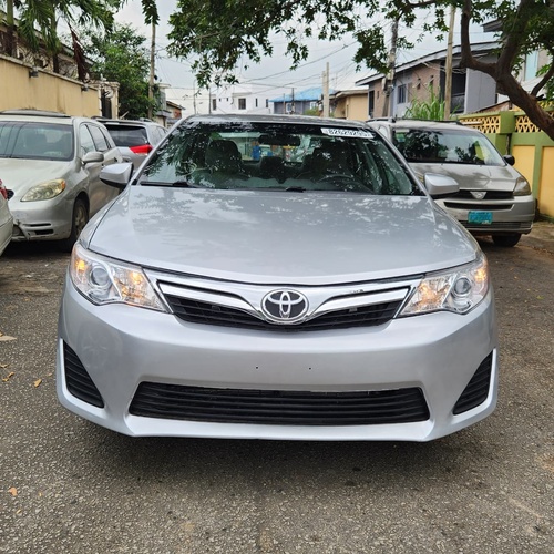 2013 Toyota Camry LE for Sale In Lagos
