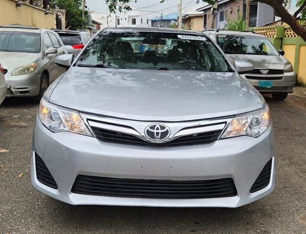 2013 Toyota Camry LE for Sale In Lagos