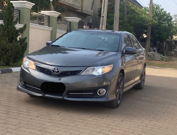 2013 TOYOTA CAMRY SE FOR SALE IN ABUJA