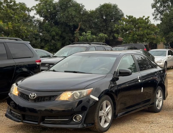 2013 TOYOTA CAMRY SE FOR SALE IN ABUJA