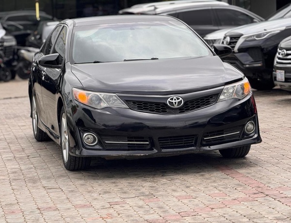 2013 TOYOTA CAMRY SE FOR SALE IN ABUJA