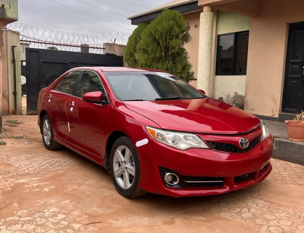 2013 TOYOTA CAMRY SE FOR SALE IN KADUNA