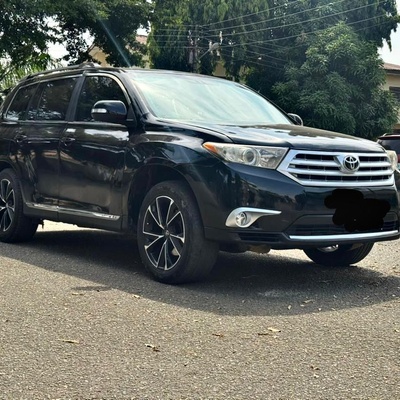 2013 UPGRADED TOYOTA HIGHLANDER FOR SALE IN ABUJA