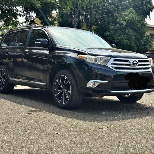 2013 UPGRADED TOYOTA HIGHLANDER FOR SALE IN ABUJA