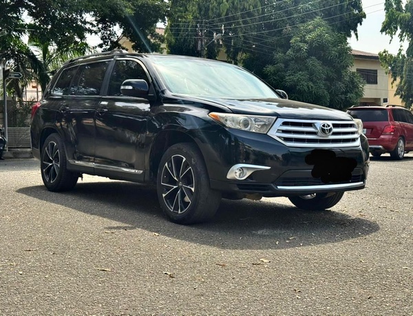 2013 UPGRADED TOYOTA HIGHLANDER FOR SALE IN ABUJA