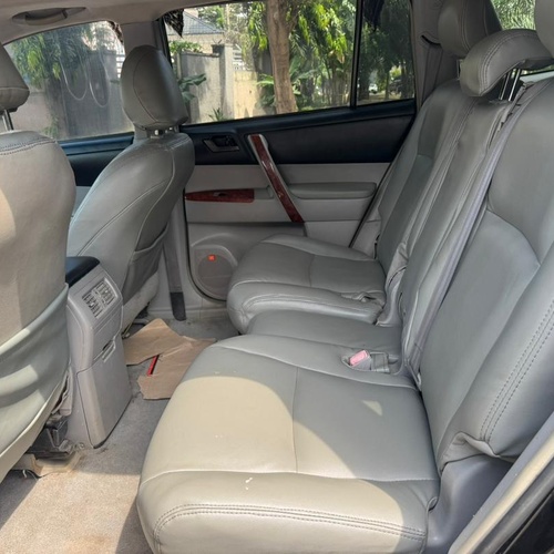 2013 UPGRADED TOYOTA HIGHLANDER FOR SALE IN ABUJA