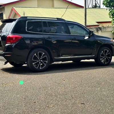 2013 UPGRADED TOYOTA HIGHLANDER FOR SALE IN ABUJA