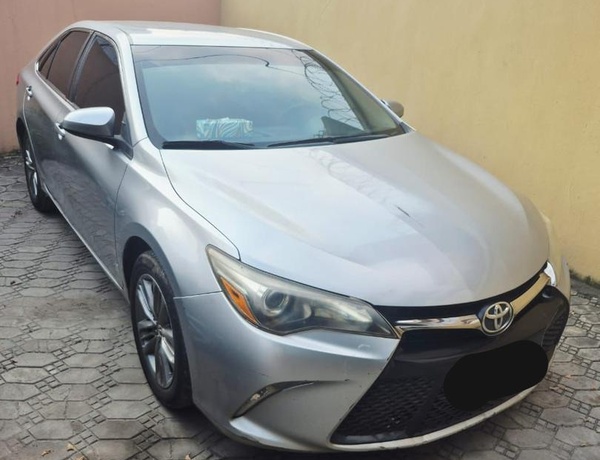 2015 FIRST BODY TOYOTA CAMRY FOR SALE IN ABUJA