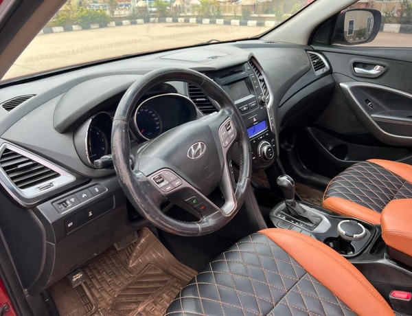2015 KEYLESS HYUNDAI SANTAFE FULL OPTION FOR SALE IN KADUNA