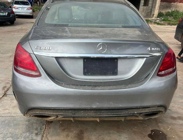 2015 KEYLESS MERCEDES BENZ C300 FULL OPTION FOR SALE