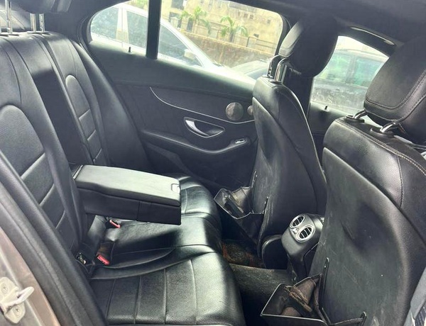 2015 KEYLESS MERCEDES BENZ C300 FULL OPTION FOR SALE